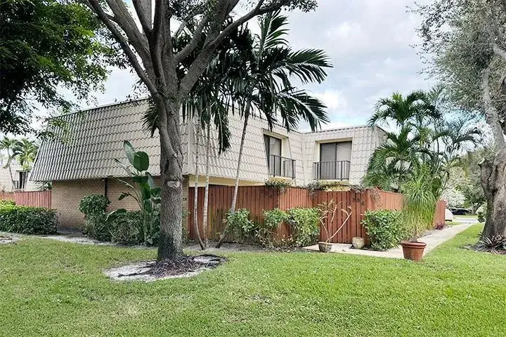 1700 Embassy Drive # 504, West Palm Beach FL 33401