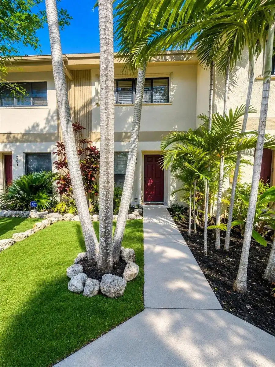 3062 S Oakland Forest Drive # 203, Oakland Park FL 33309