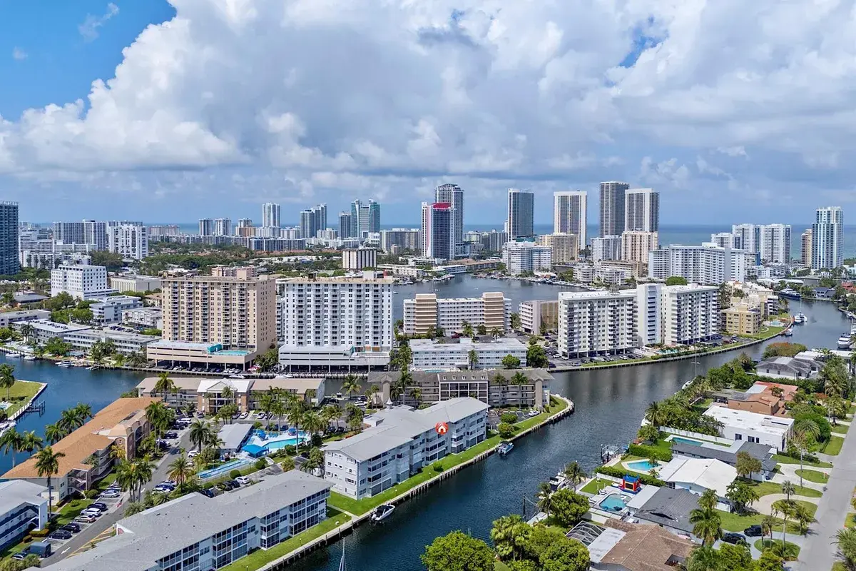 455 Paradise Isle Boulevard # 404, Hallandale Beach FL 33009