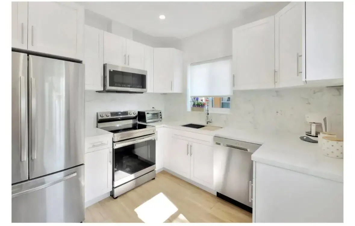 7825 Byron Avenue, Miami Beach FL 33141 photo 2