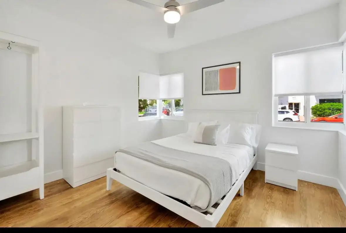 7825 Byron Avenue, Miami Beach FL 33141 photo 4
