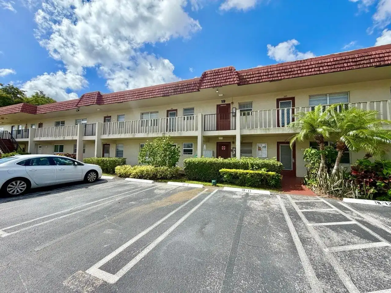 19 Abbey Lane # 204, Delray Beach FL 33446 photo 3