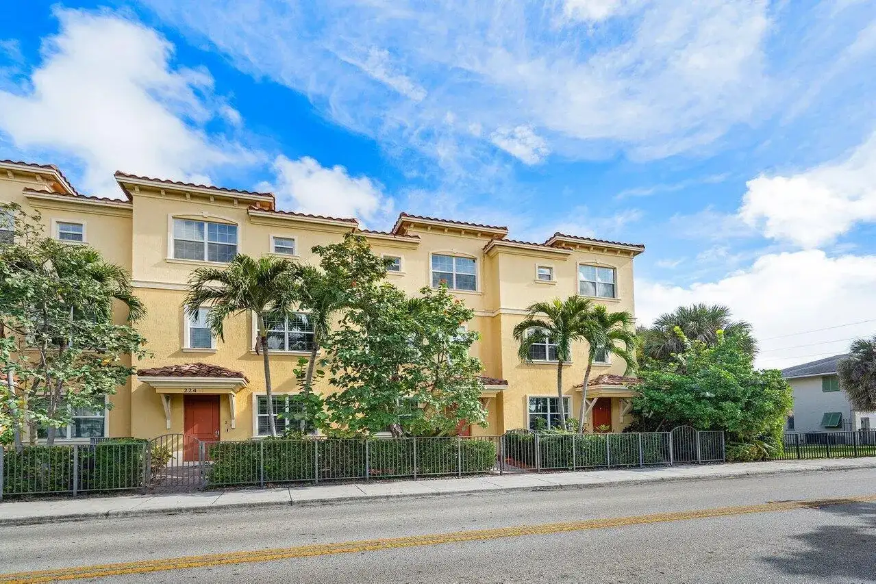 224 S Federal Highway # 4, FL 33460 photo 3