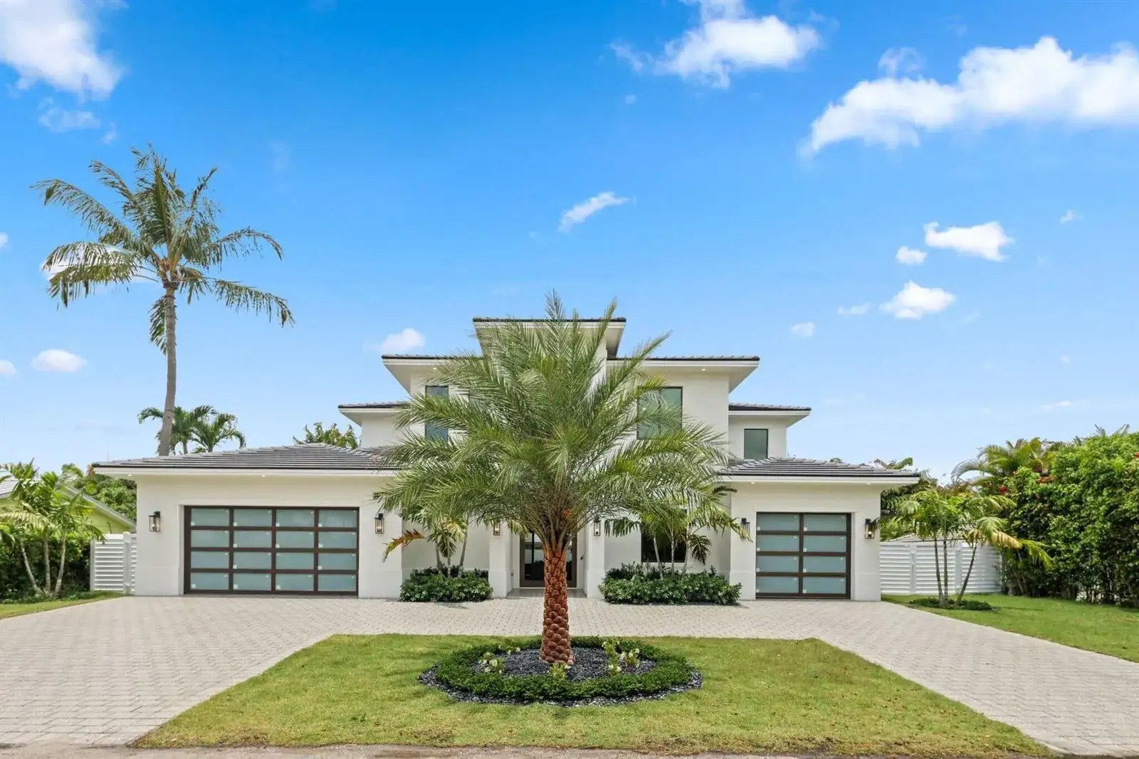 1160 Emerald Drive, Riviera Beach FL 33404 photo 2