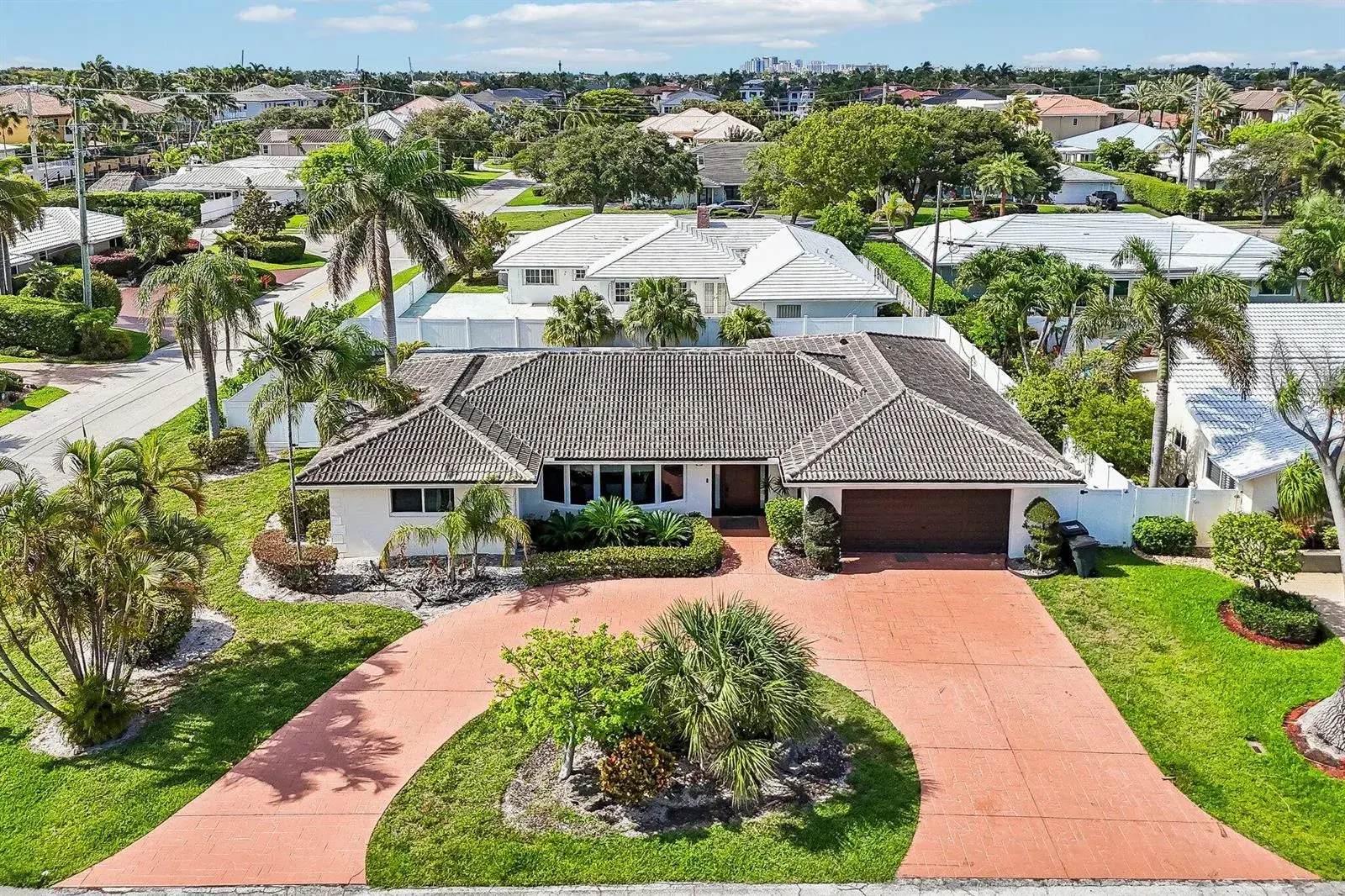 2940 NE 39th Court, Lighthouse Point FL 33064