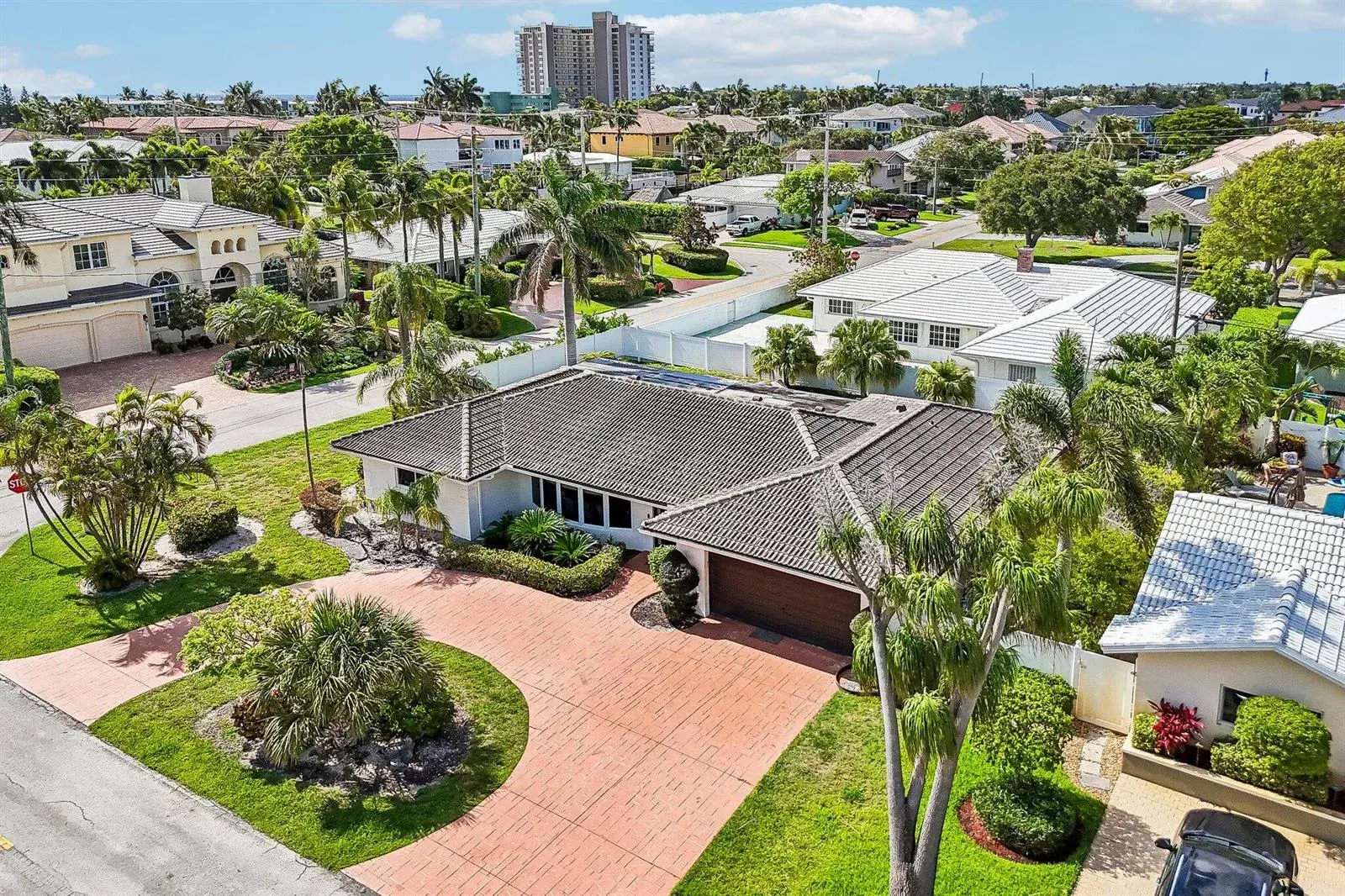2940 NE 39th Court, Lighthouse Point FL 33064