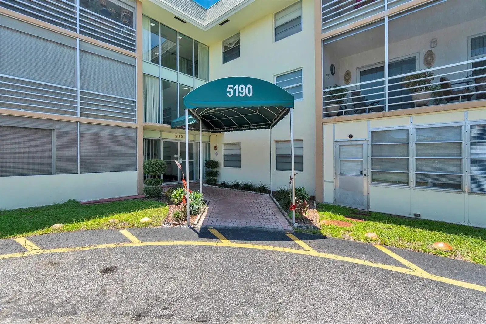 5190 E Sabal Palm Boulevard # 304, Tamarac FL 33319 photo 2