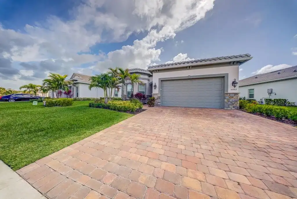 10562 Northbrook Circle, Palm Beach Gardens FL 33412