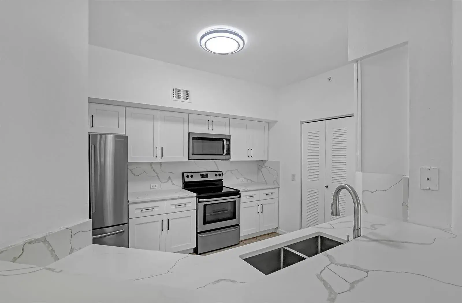340 Crestwood Circle # 302, Royal Palm Beach FL 33411
