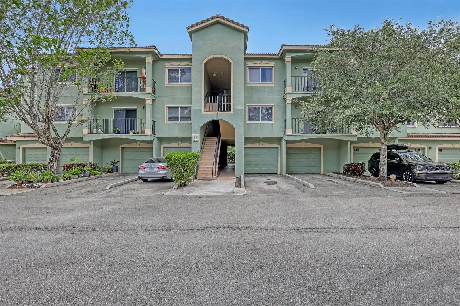 340 Crestwood Circle # 302, Royal Palm Beach FL 33411