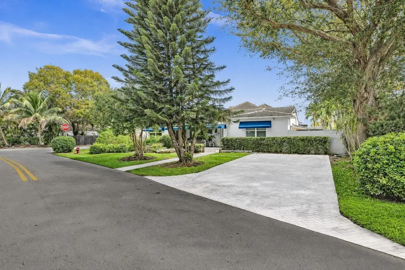 746 NE 16th Terrace, Fort Lauderdale FL 33304