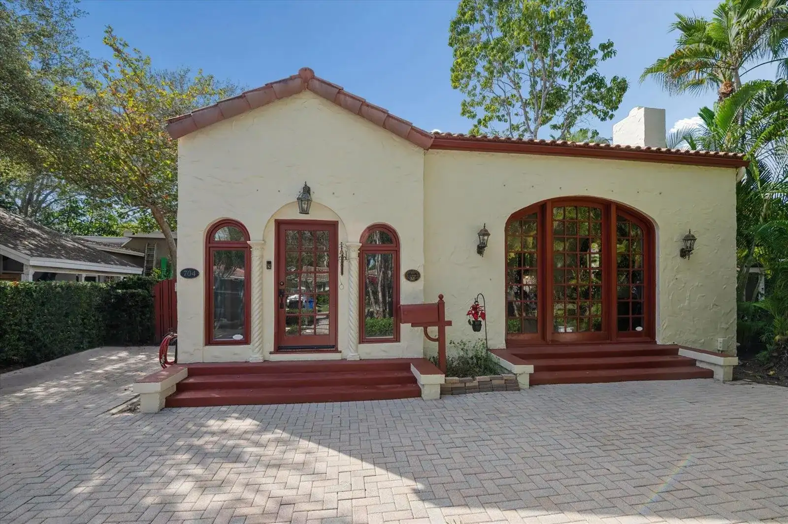 704 SE 8th Street, Fort Lauderdale FL 33316 photo 2