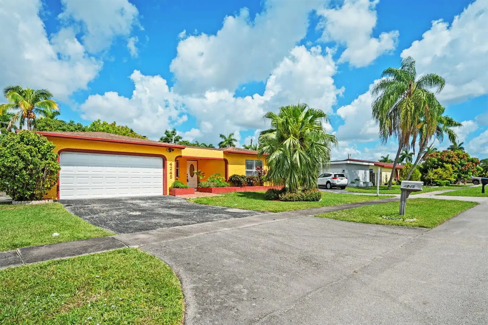 4245 NW 115th Avenue, Sunrise FL 33323 photo 2