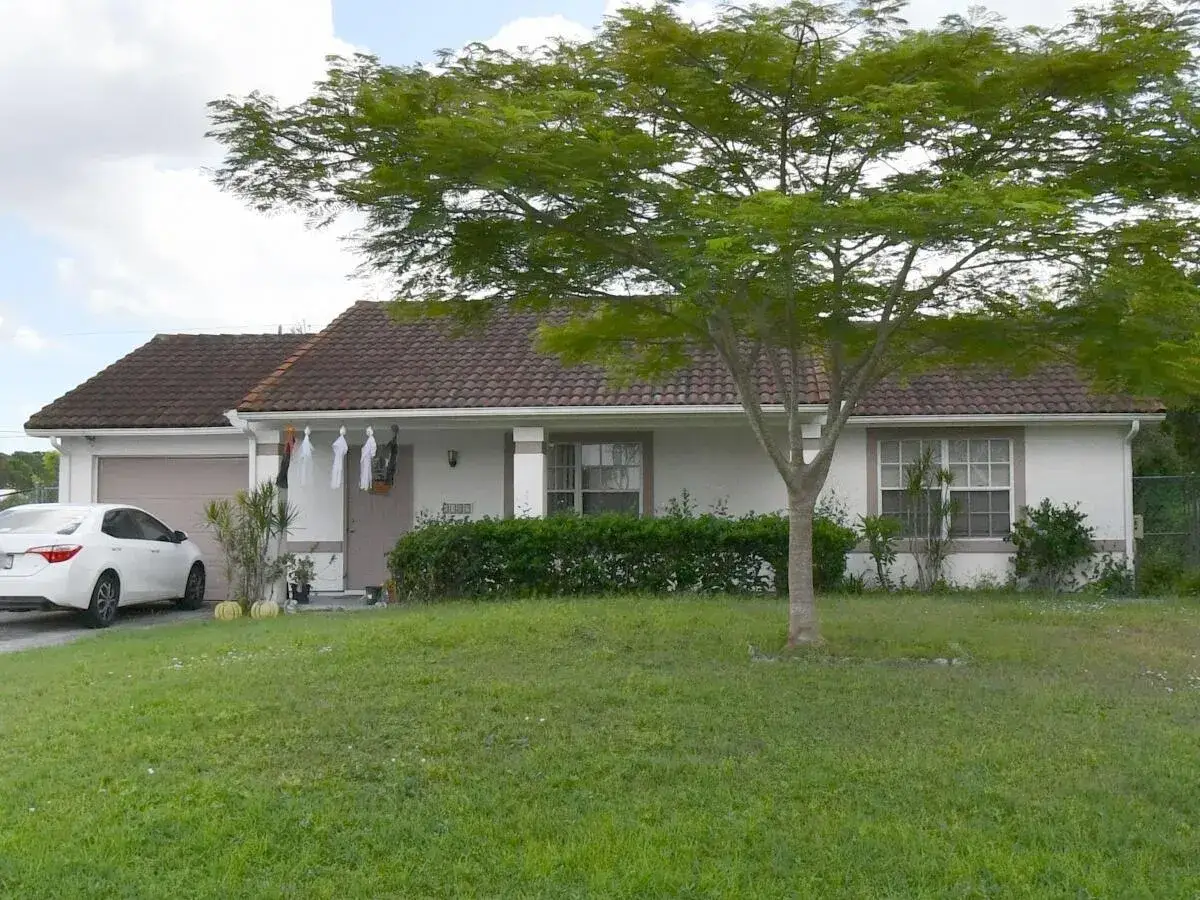 1189 SW Broadview Street, Port St. Lucie FL 34983