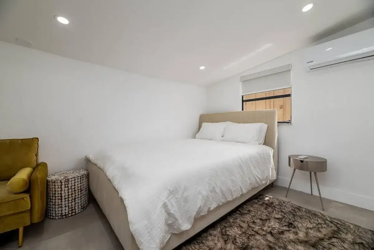 2541 NE 181st Street # C, North Miami Beach FL 33160 photo 3