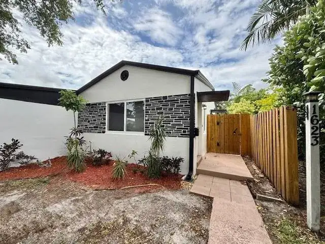 1621-1623 NE 16th Terrace NE, Fort Lauderdale FL 33305 photo 4