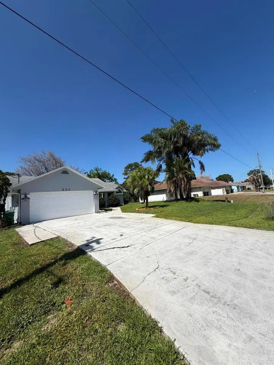 233 SW Chapman Avenue, Port St. Lucie FL 34984 photo 2