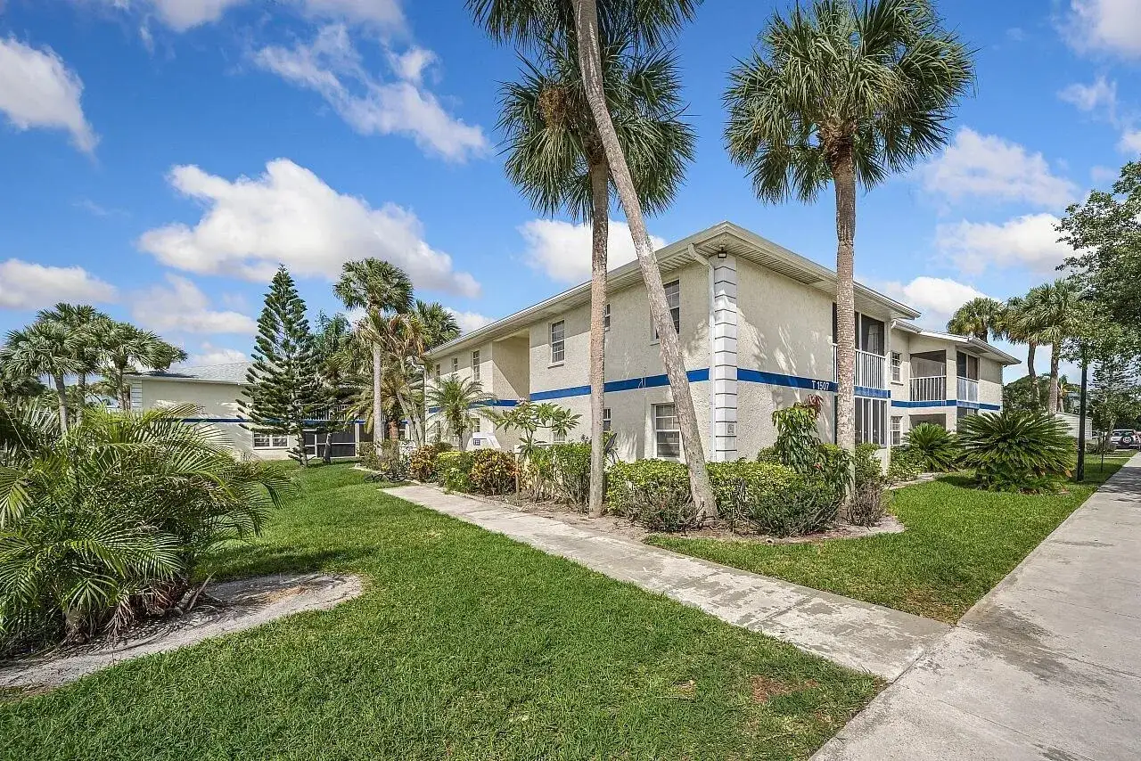 1507 SE Royal Green Circle # 102, Port St. Lucie FL 34952