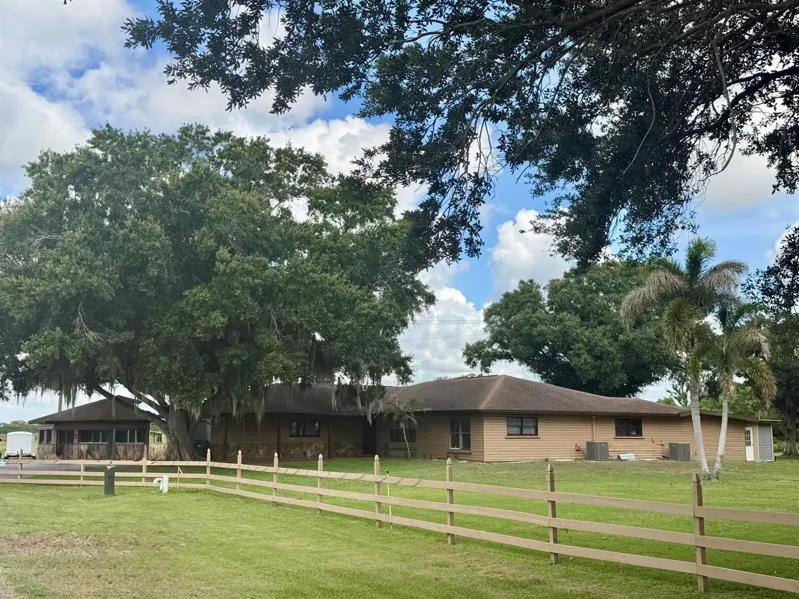 1631 SE 24th Boulevard, Okeechobee FL 34974 photo 2
