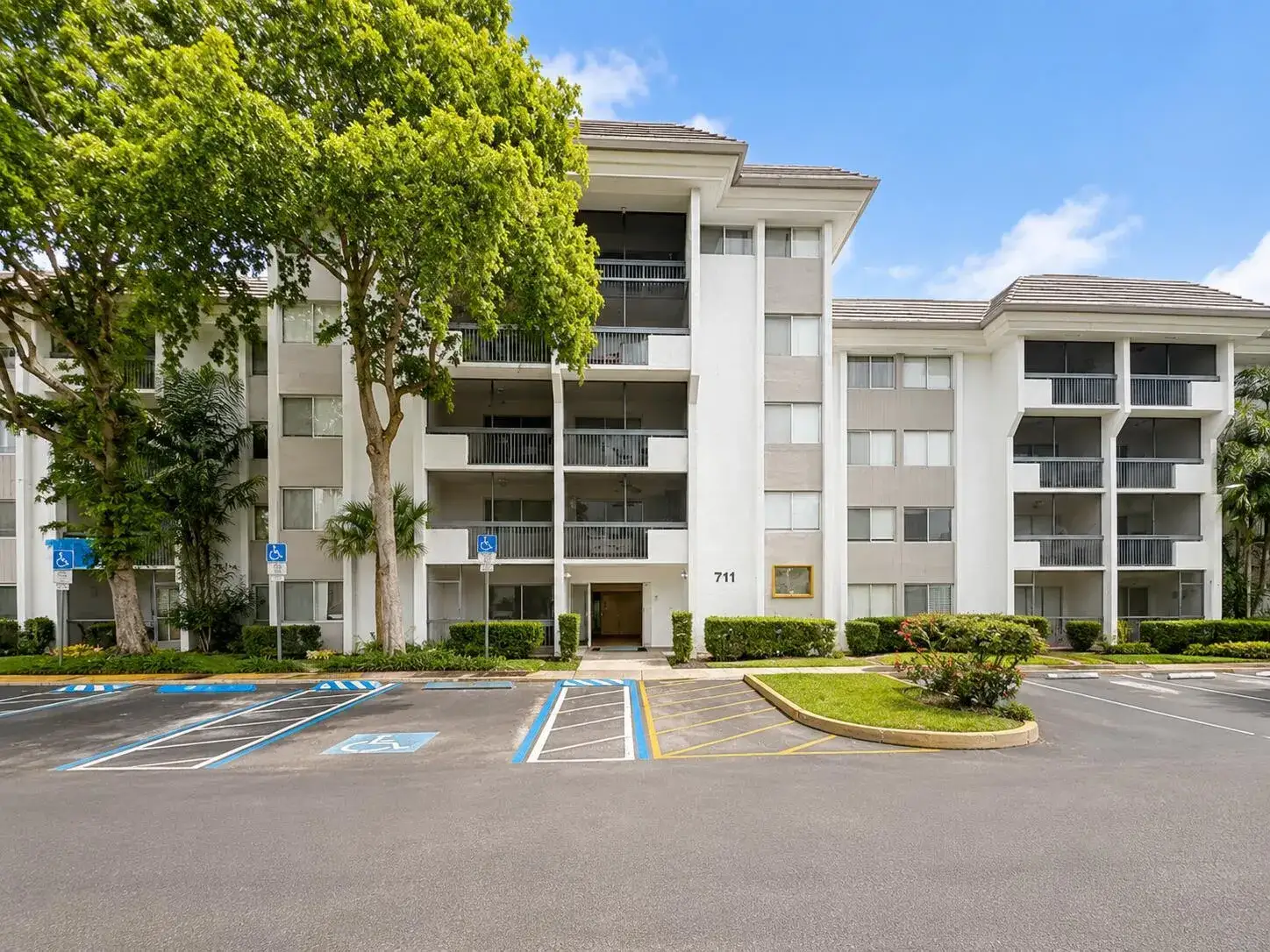 711 N Pine Island Road # 204, Plantation FL 33324