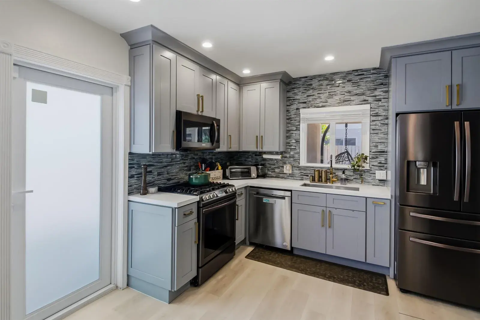836 NE 17th Terrace, Fort Lauderdale FL 33304