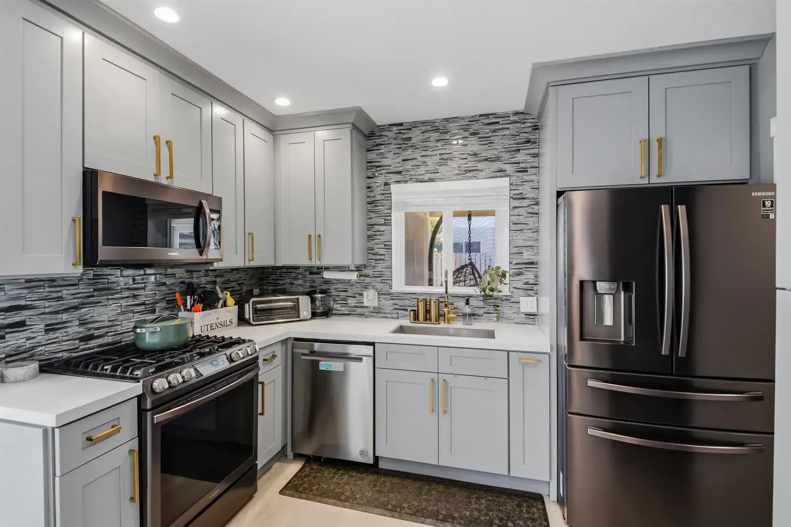 836 NE 17th Terrace, Fort Lauderdale FL 33304
