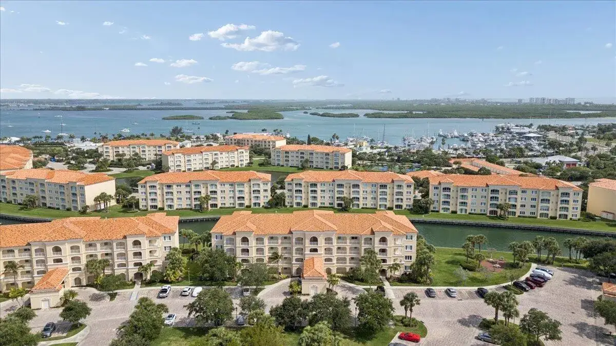 19 W Harbour Isle Dr Drive W # 202, Fort Pierce FL 34949