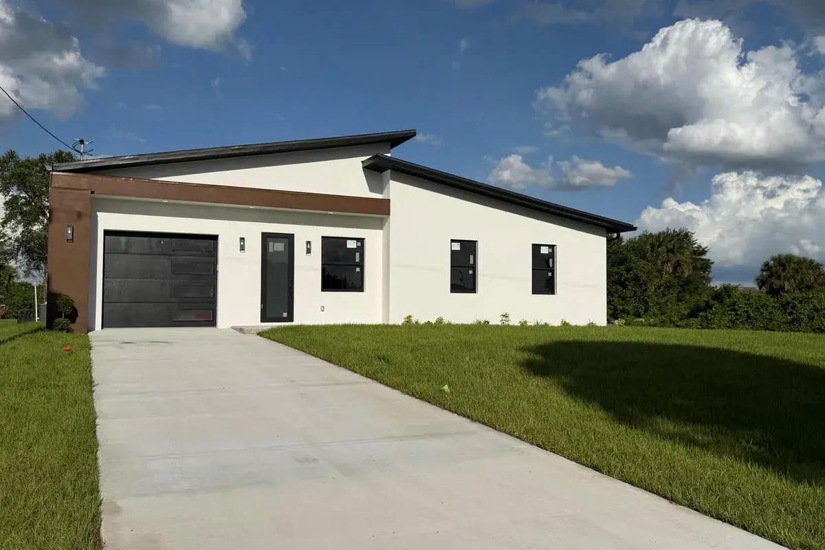 515 Kingsbury Lane, Lehigh Acres FL 33974