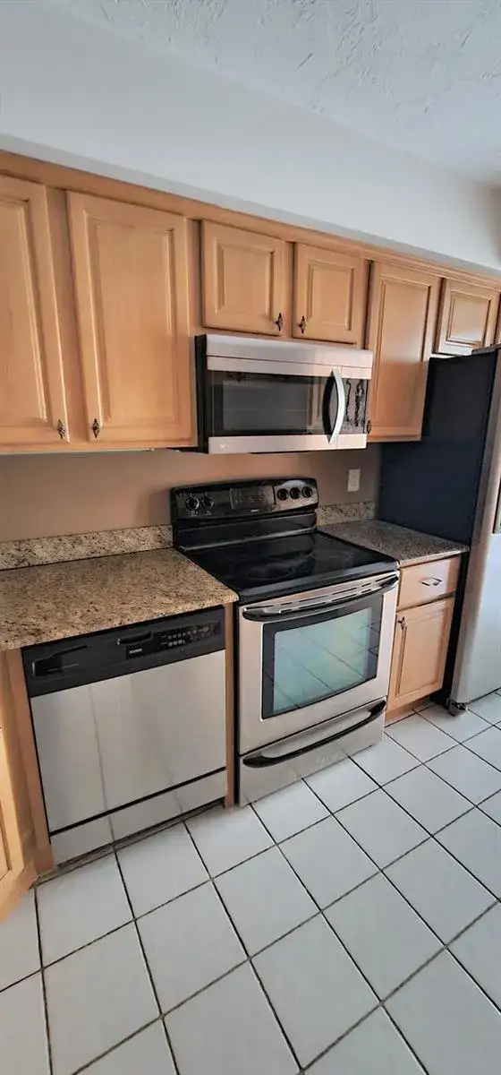 2425 Presidential Way # 402, West Palm Beach FL 33401 photo 4