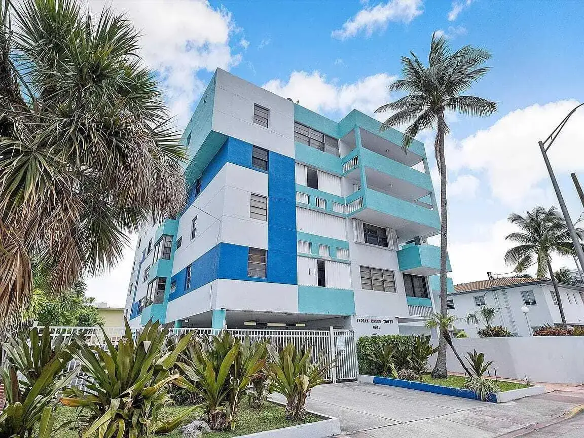 2 bedroom 2 bath Residential for sale at 6941 Carlyle Avenue # 2e, Miami Beach FL 33141