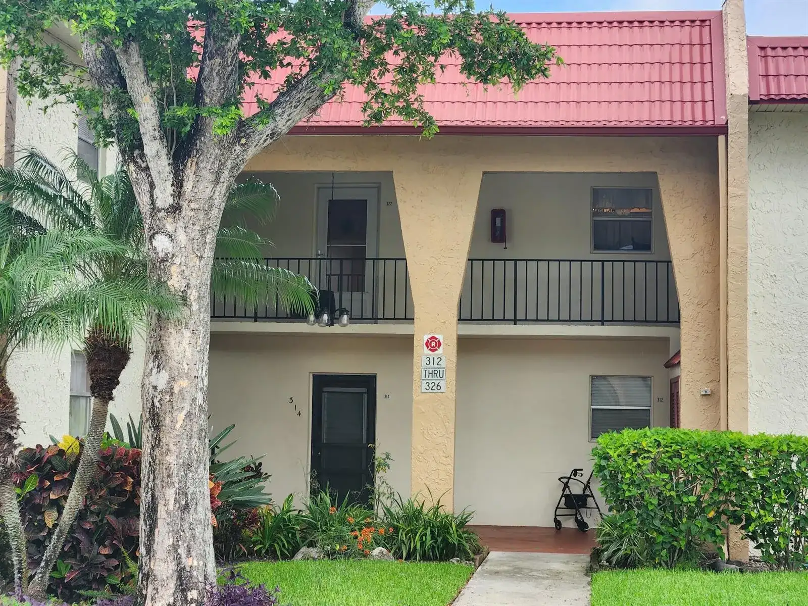 314 Lake Dora Drive, West Palm Beach FL 33411 photo 2