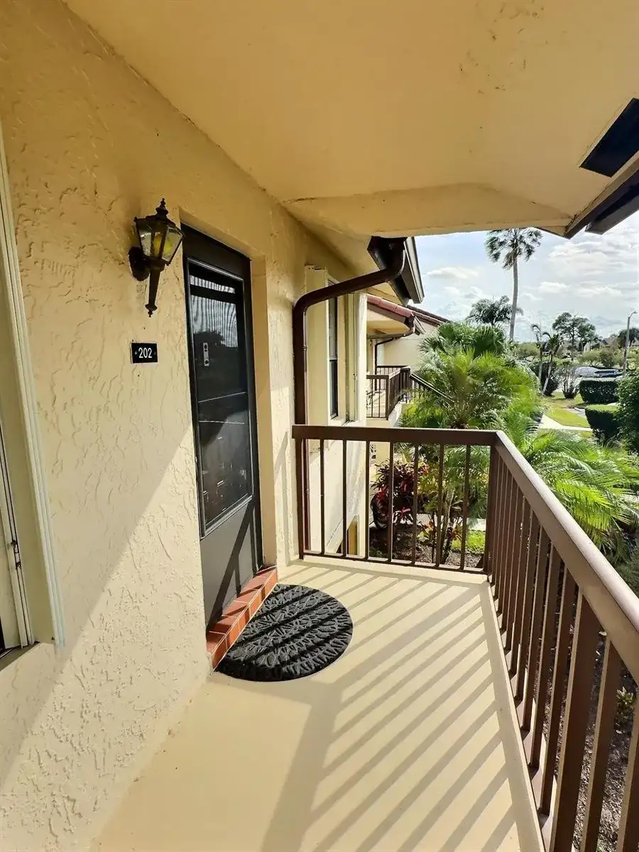 4682 E Lucerne Lakes Blvd Boulevard E # 202, Lake Worth FL 33467 photo 3