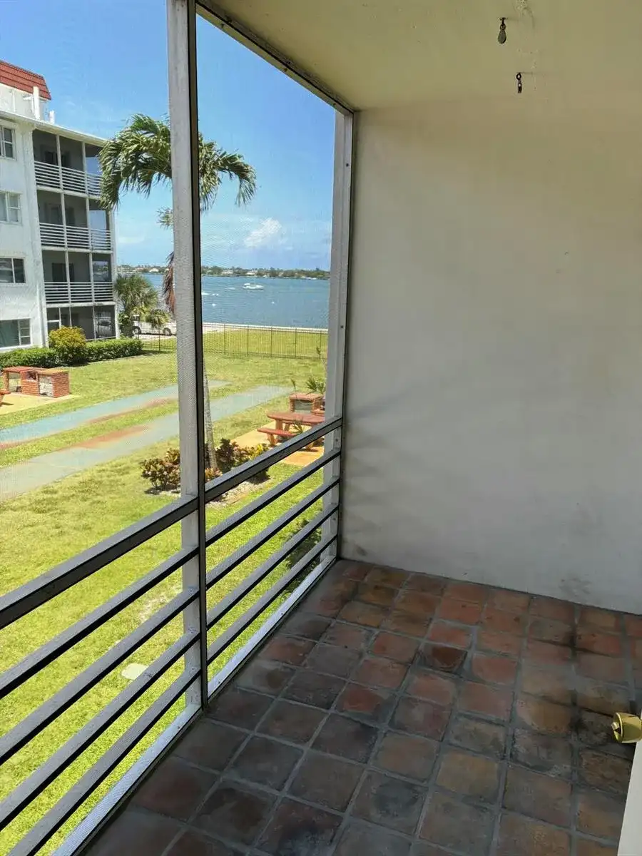 4500 N Flagler Drive # C9, West Palm Beach FL 33407