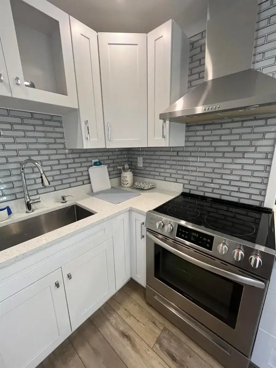 812 Burgundy Q, Delray Beach FL 33484 photo 2