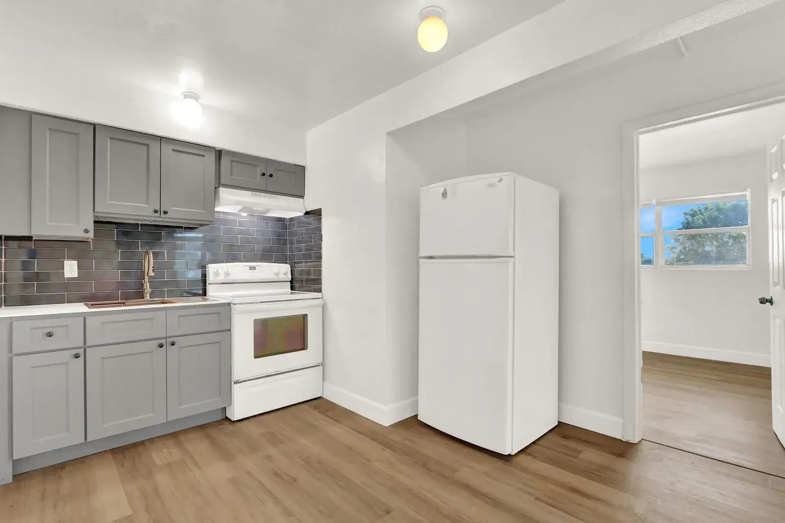 2701 Avenue E, Riviera Beach FL 33404 photo 4