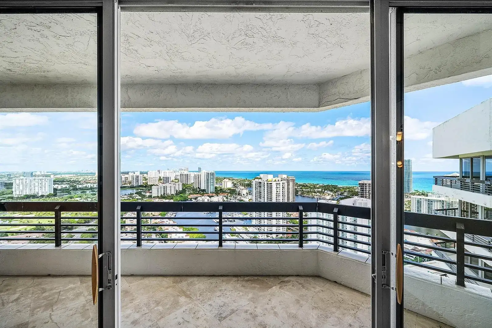 3500 Mystic Pointe Drive, Aventura FL 33180 photo 4