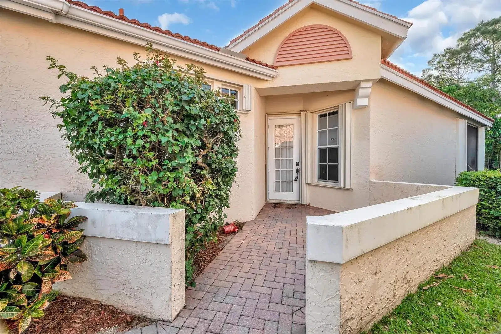 615 SW St Thomas Cove, Port St. Lucie FL 34986 photo 2