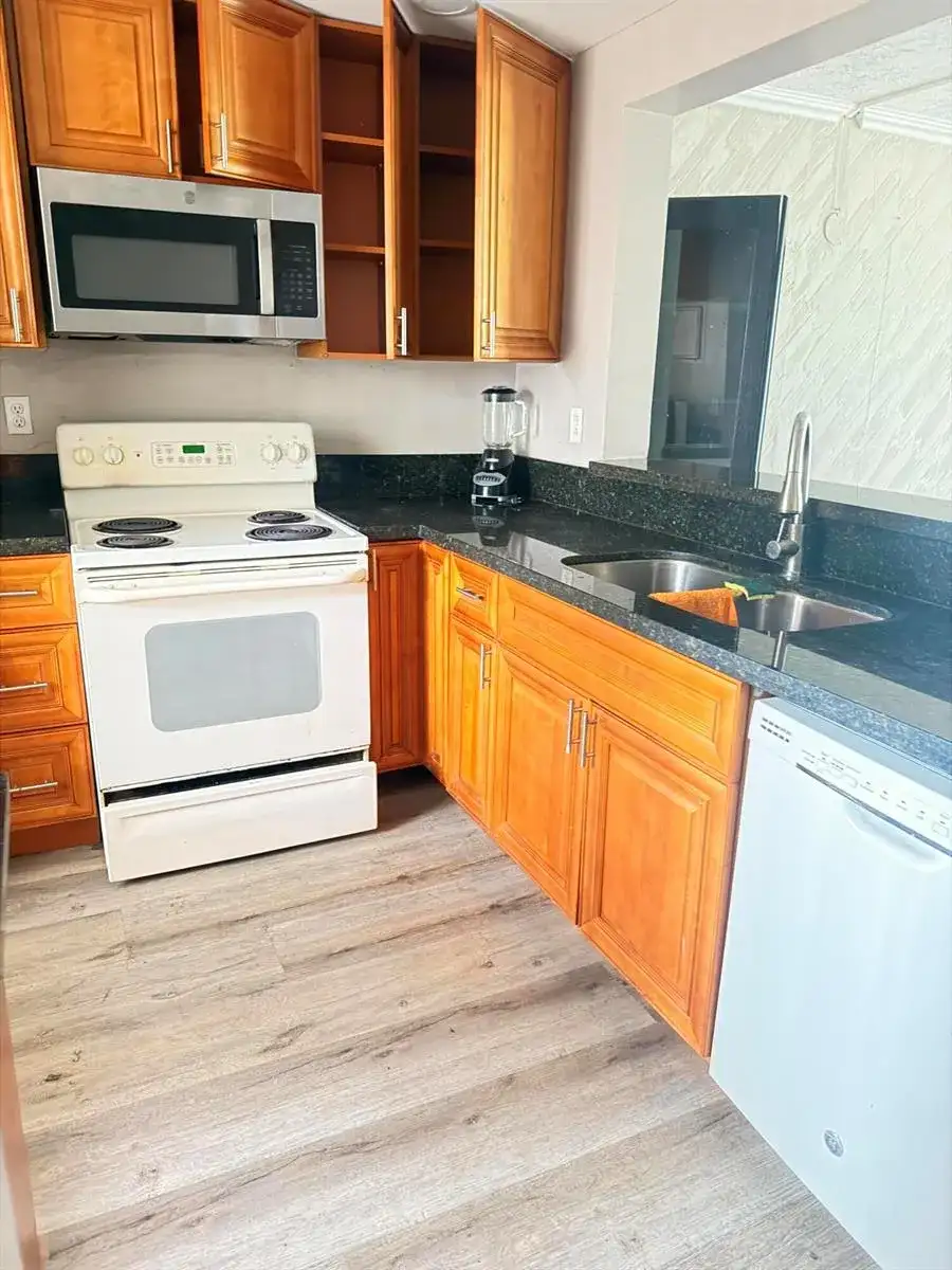 6451 N University Drive Apt 212, Tamarac FL 33321 photo 3