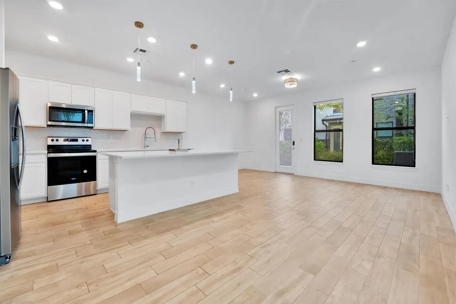 8358 NW 7th Place, Plantation FL 33324 photo 3