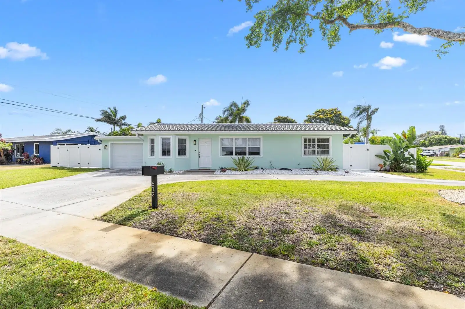 612 SE 10th Avenue, Deerfield Beach FL 33441 photo 2