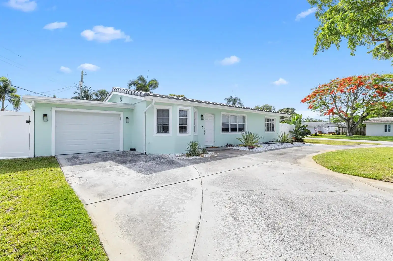 612 SE 10th Avenue, Deerfield Beach FL 33441 photo 3