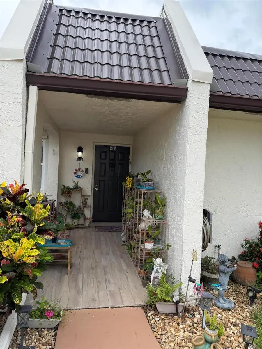 212 Lake Susan Lane, West Palm Beach FL 33411 photo 3