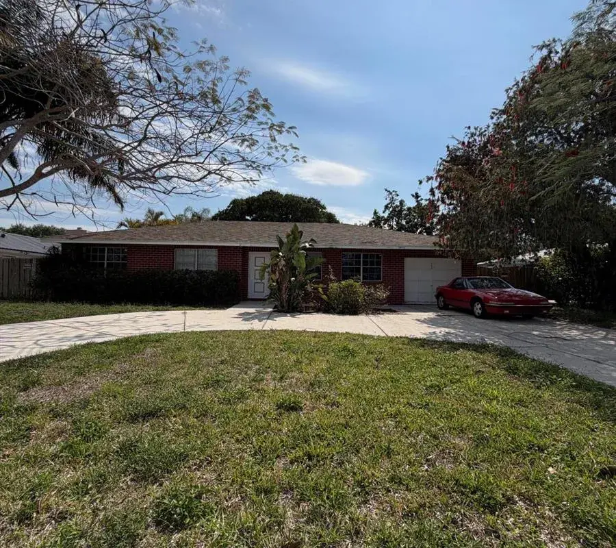 104 W Swan Pkwy Parkway W, Royal Palm Beach FL 33411