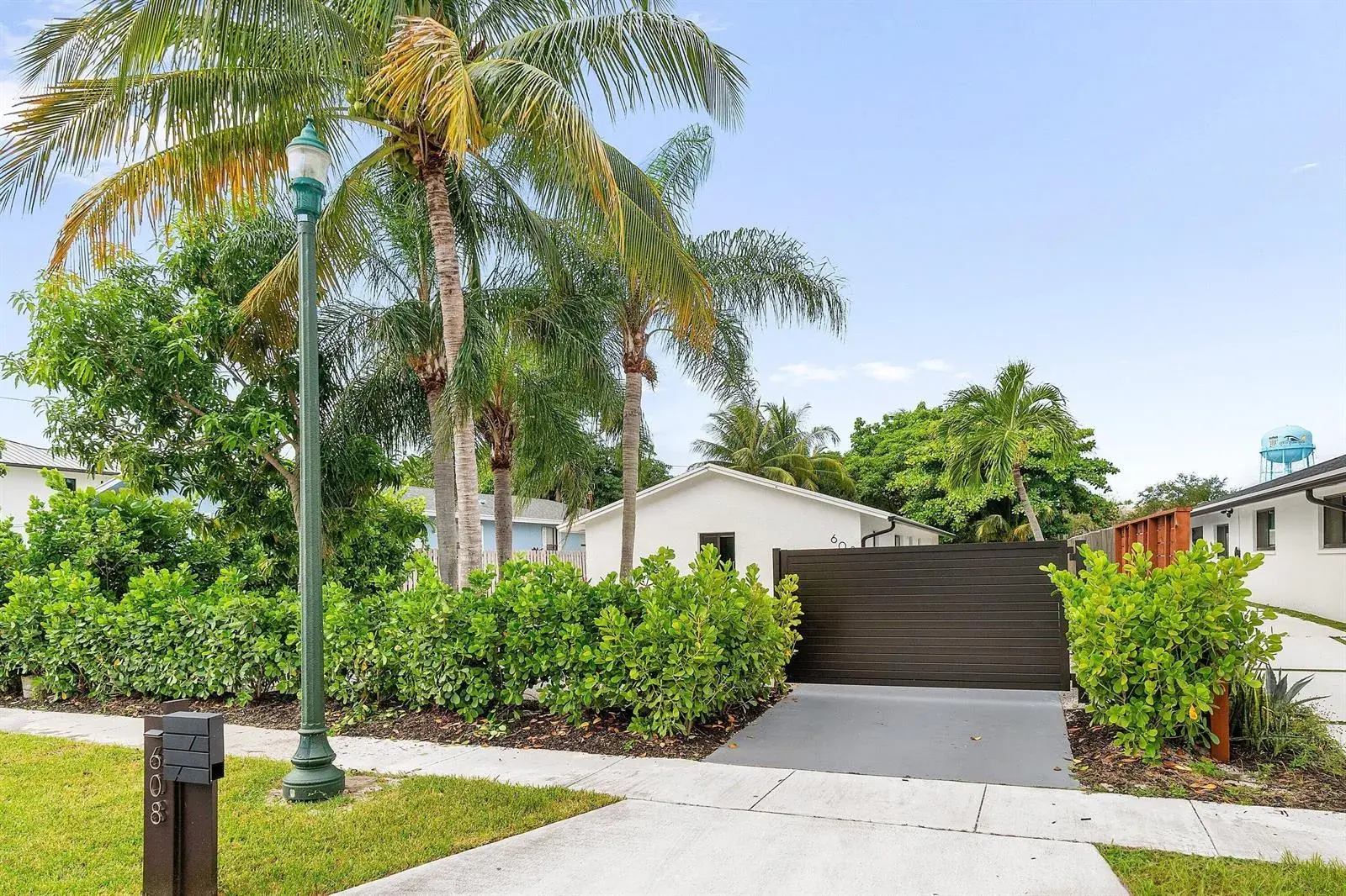 608 SE 2nd Avenue, Delray Beach FL 33483 photo 2