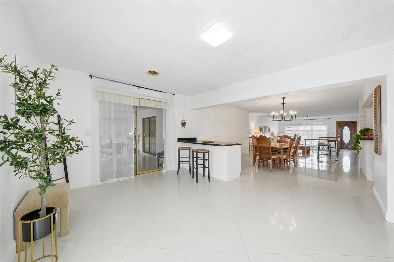 5501 Monroe Street, Hollywood FL 33021