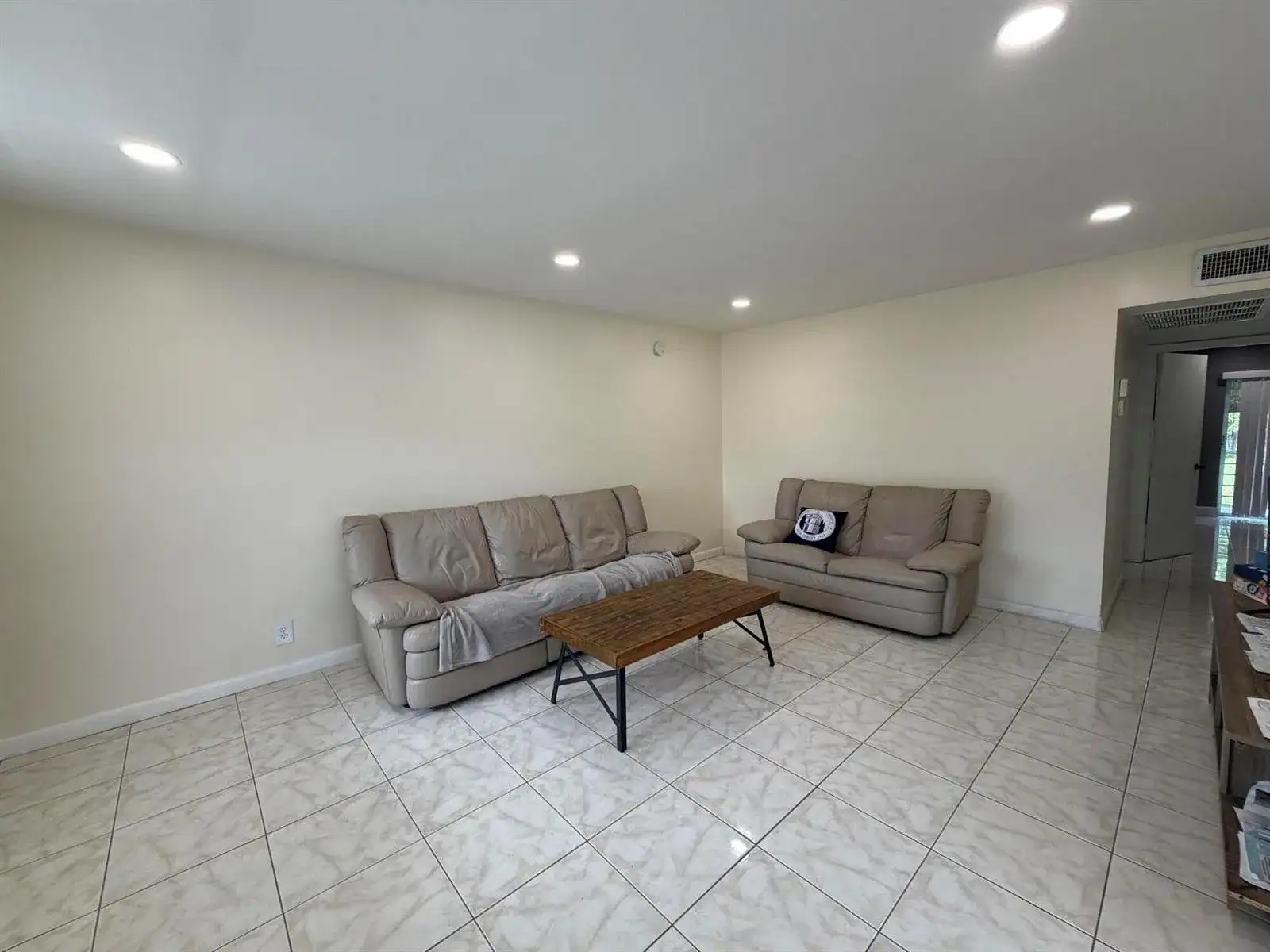 229 E Durham E # 229, Deerfield Beach FL 33442 photo 5