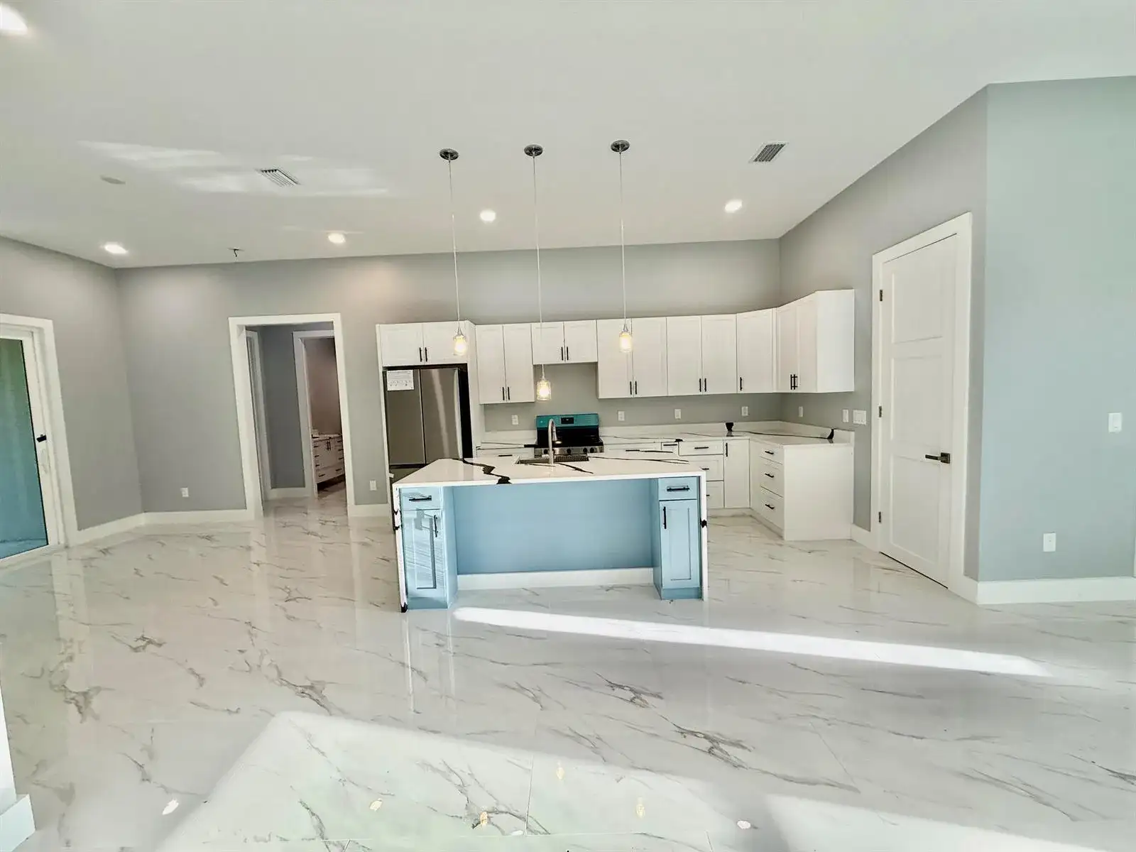 660 NE Moss Rose Place, Port St. Lucie FL 34983 photo 5