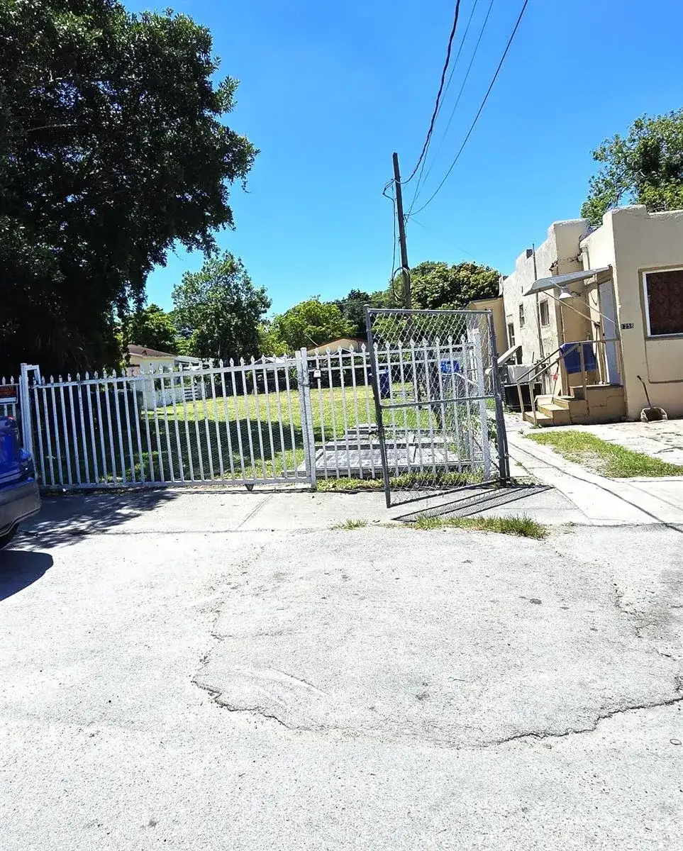 1252 NW 35th Street, Miami FL 33142 photo 3