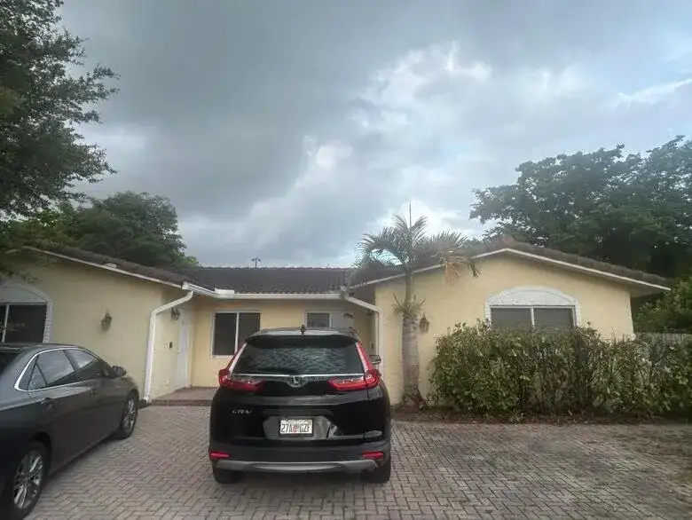 8362 NW 23rd Manor, Coral Springs FL 33065 photo 2