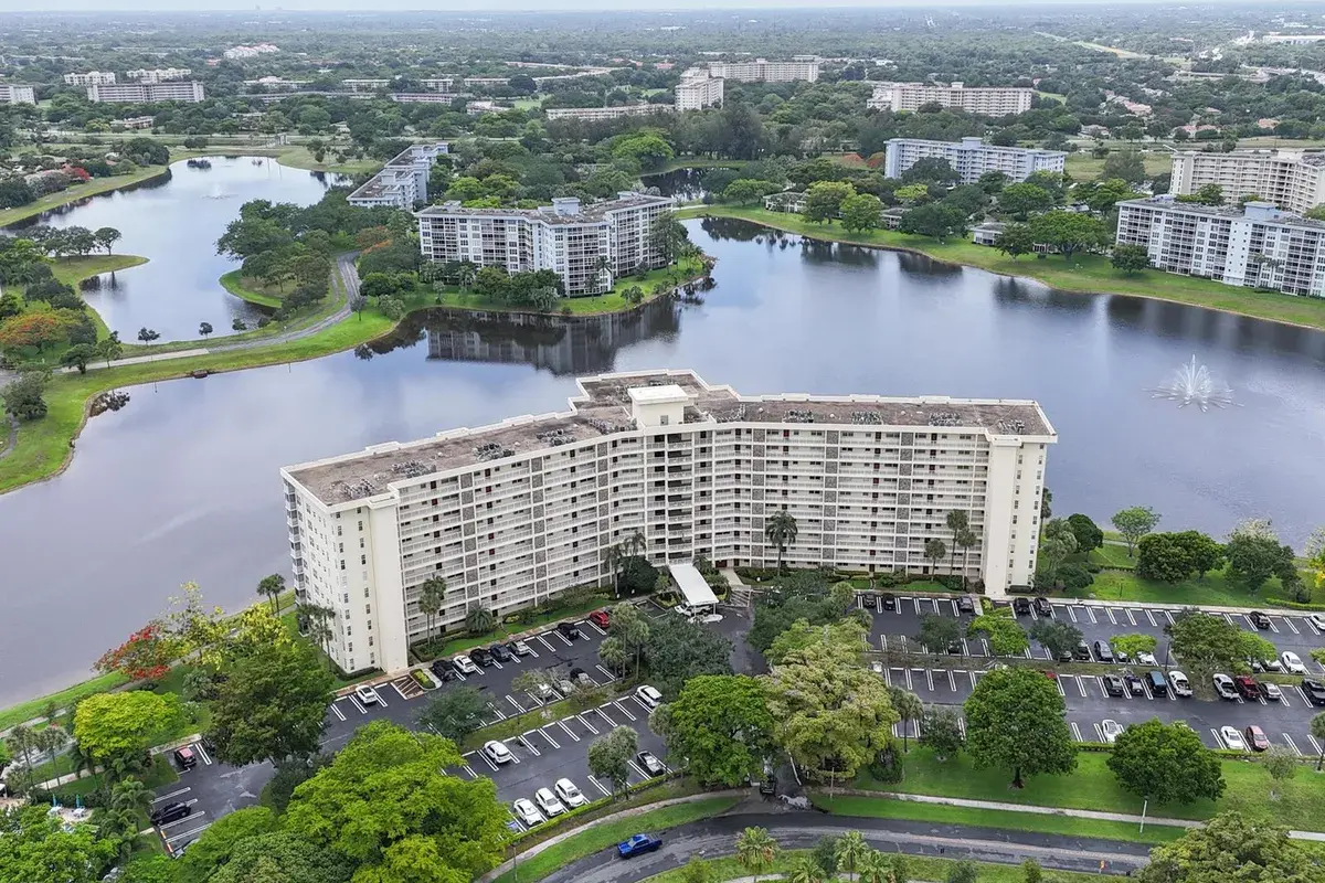3095 N Course Drive # 409, Pompano Beach FL 33069